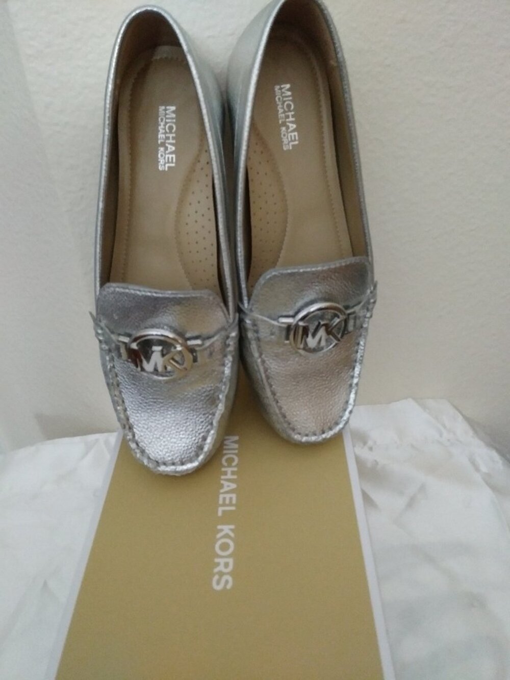 Michael Kors Women Metallic Silver Tone Loafer Size 5.5 M